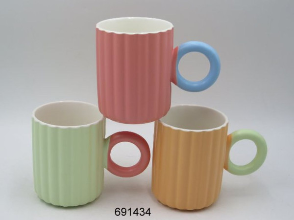 Trinkbecher RELIEF in mehrfarbig aus Keramik