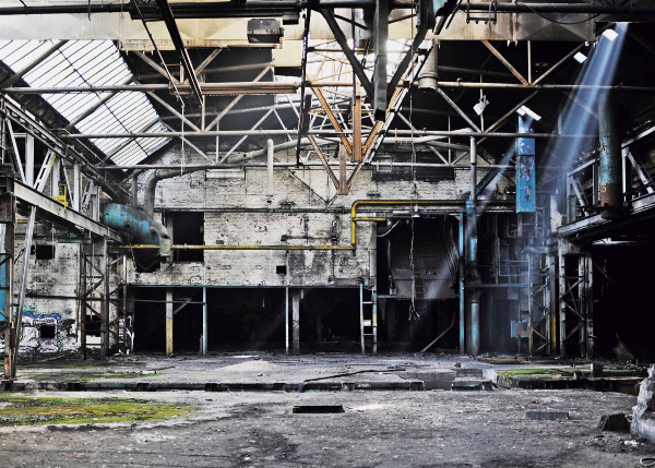 Glasbild LOST FACTORY BUILDING in mehrfarbig aus Acryl