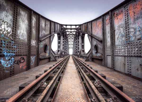Bild URBAN BRIDGE in mehrfarbig aus Aluminium