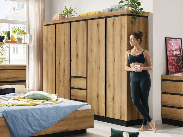 Kleiderschrank ASMUS in Eiche aus Dekor